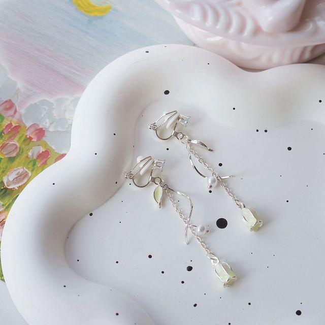 Dangle Tulip Clip / Earring On FashionChic
