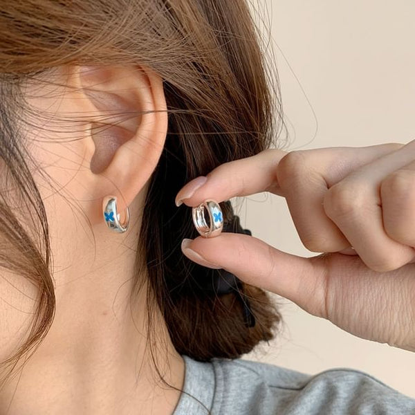 Clip-On Hoop Butterfly Earring / FashionChic