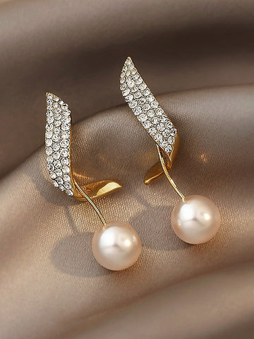 Elegant Earrings Crystal with – Gold-Plated Pearl Detailing FashionChic