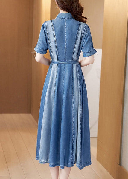 Robe longue en soie et denim à manches courtes, col Claudine bleu, patchwork et ceinture, AC2024