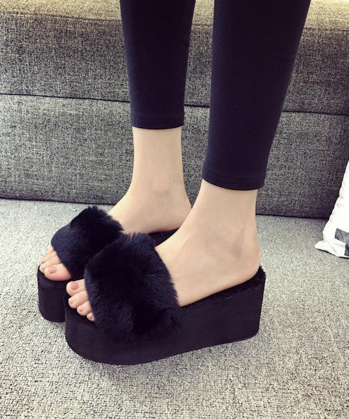 Sandales compensées à enfiler en poils de lapin noir LY0160