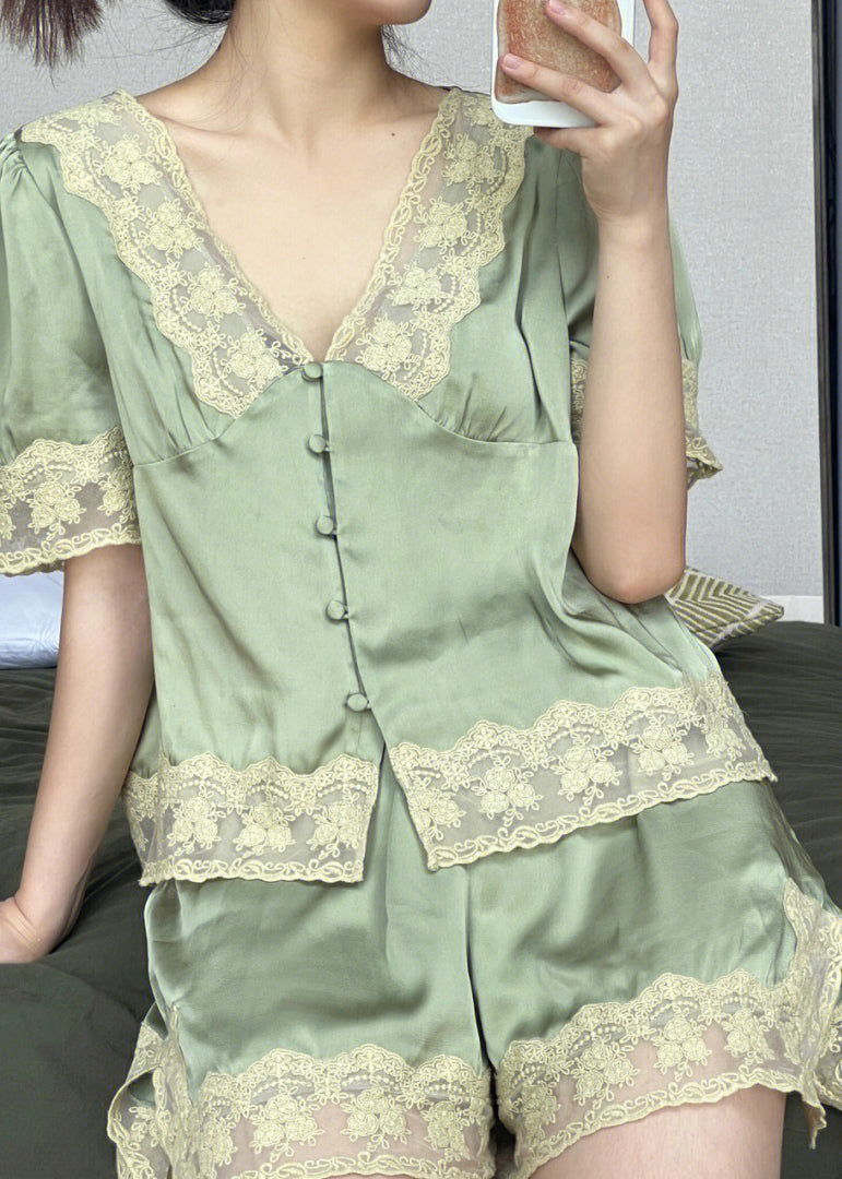 Cute Green V Neck Lace Patchwork Ice Silk Pajamas Two Piece Set Summer LY1916