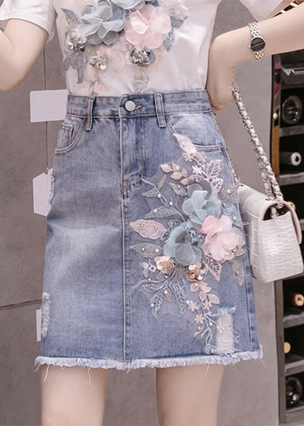 Jupe en jean bleu à patchwork floral élégant, taille haute, ornée de clous et de perles TY1073