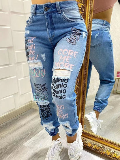 Graffiti Letter Print Ripped Jeans BO3013