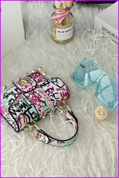 Graffiti Handbag And Sunglasses Set F3107 - Furdela